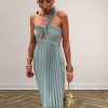 059a0e00-2f04-49bc-b557-1b9b9a4c5d1b.jpg Dignified Sleeveless Dress